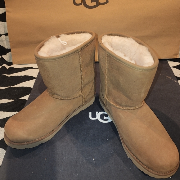 Waterproof boot - Picture 2 of 10